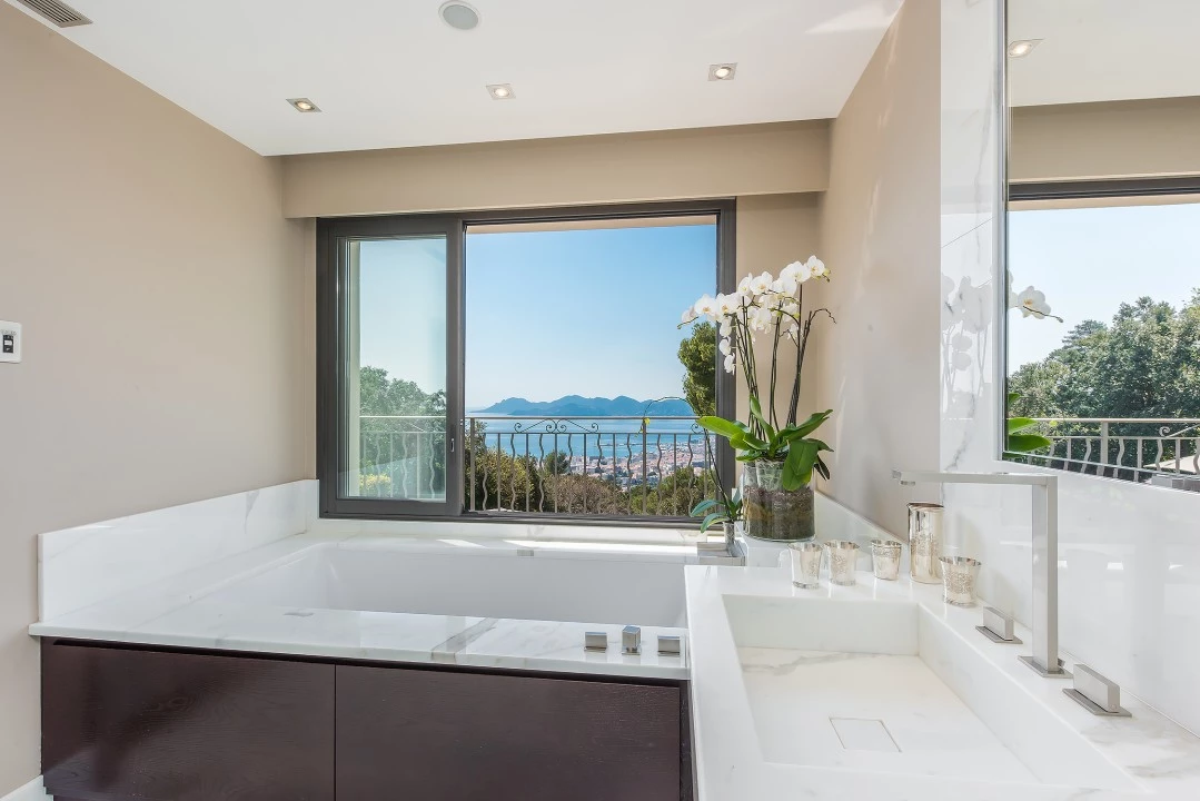 1680593616-Luxury Real estate rent Cannes villa Mosaique bathroom.webp